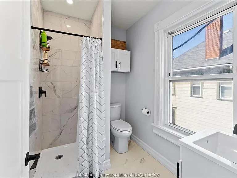 135 William St N #4 — Photo 7