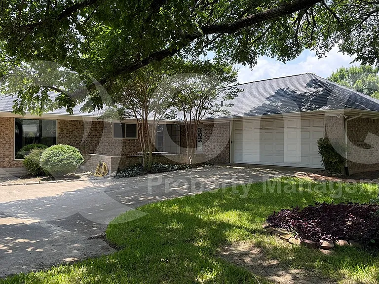 1114 Valerie Dr — Photo 19