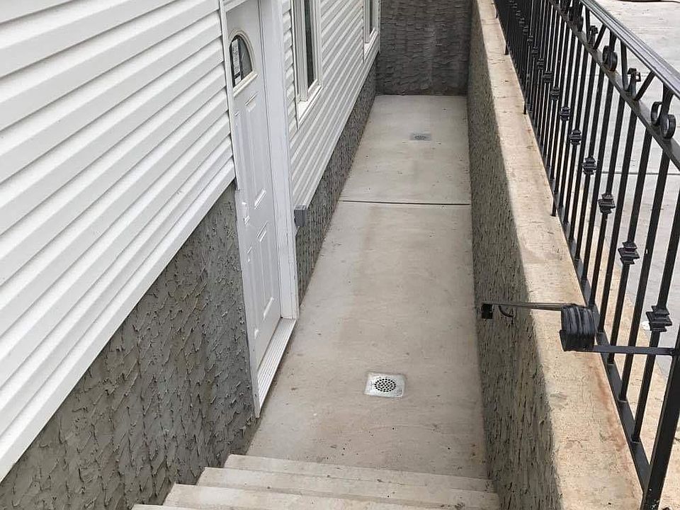 2nd image of 19 Aaron Ln