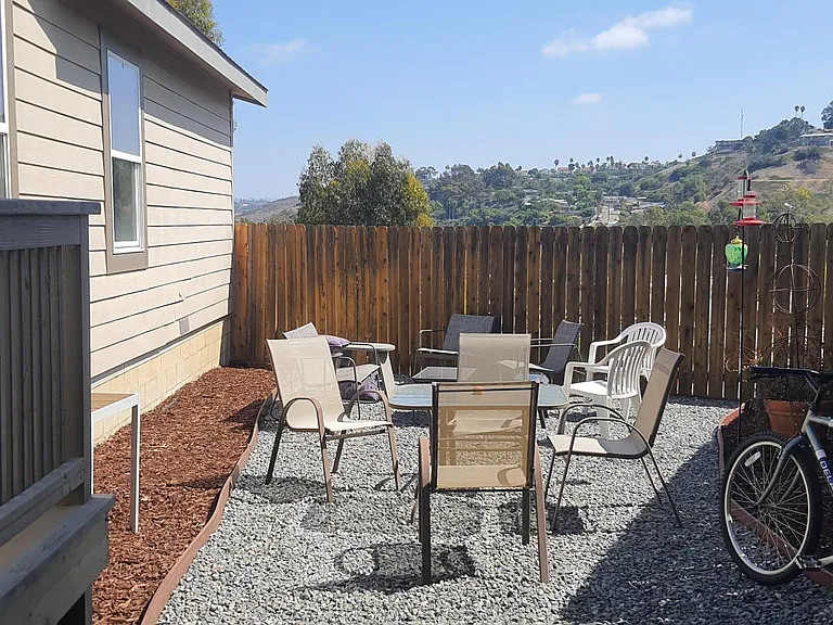 567 Hoover St — Photo 2