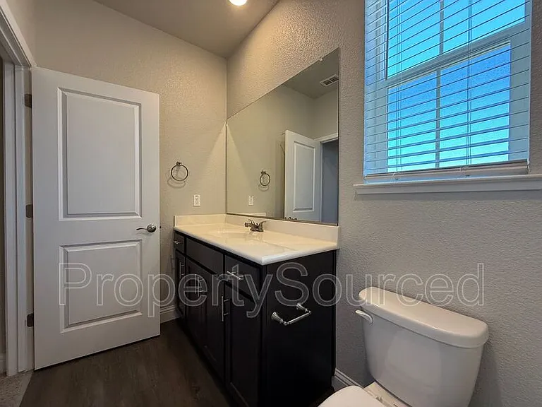 948 Posey St — Photo 50