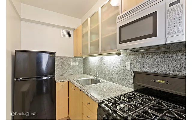 Sold by Douglas Elliman | media 4