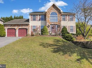12 Sycamore Dr, Reading, PA 19606