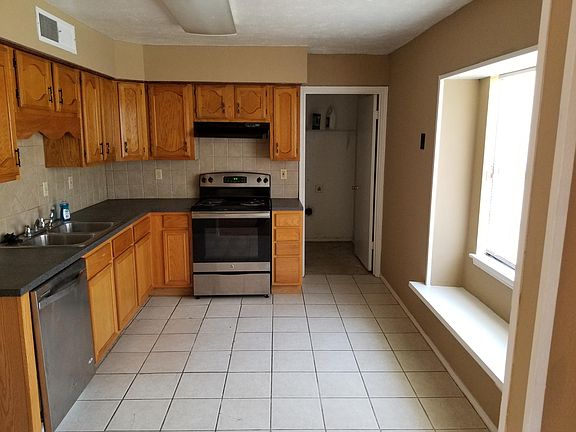 5th image of 2227 Sharpshire Ln