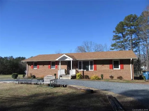 1025 N Main St, Troy, NC 27371