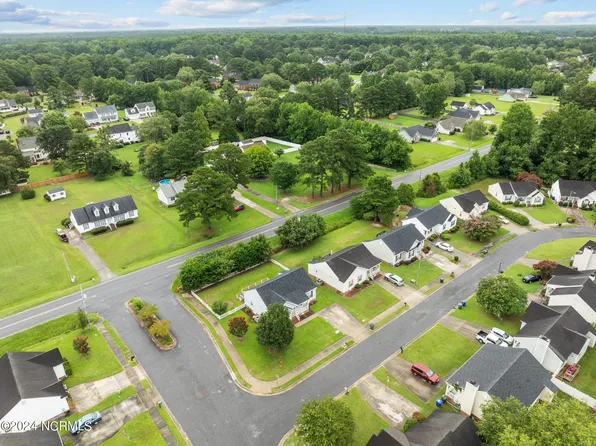 4458 Surrey Meadows Drive, Winterville, NC 28590