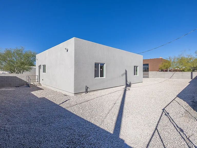 948 E Waverly St #B — Photo 26