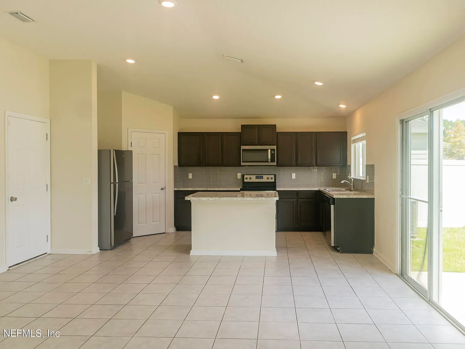 3 bed, 2.0 bath, 1441 sqft, $1,850 — Photo 2