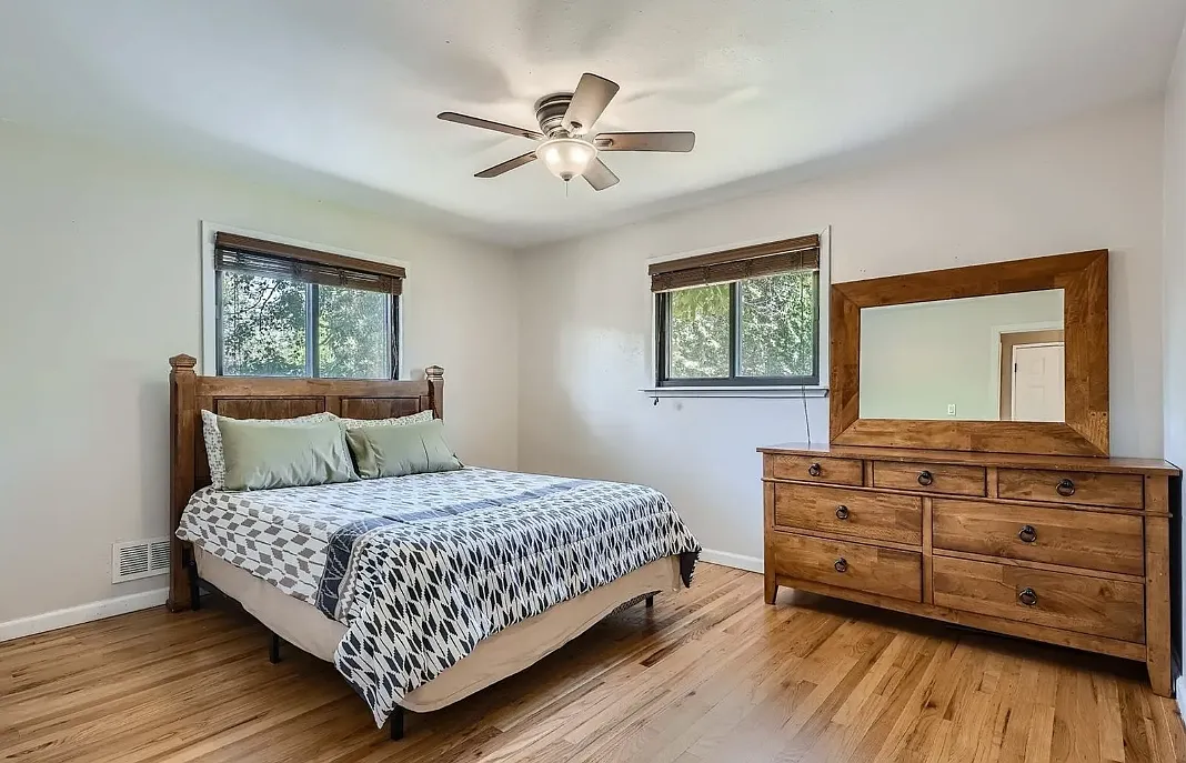 3184 Vaughn St — Photo 1