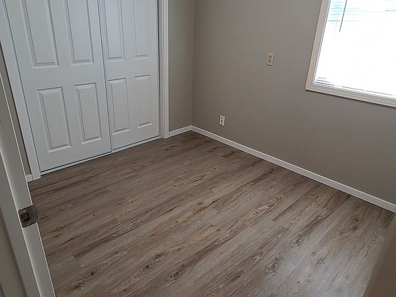 2nd image of 804 1/2 N 20th Ave APT 3