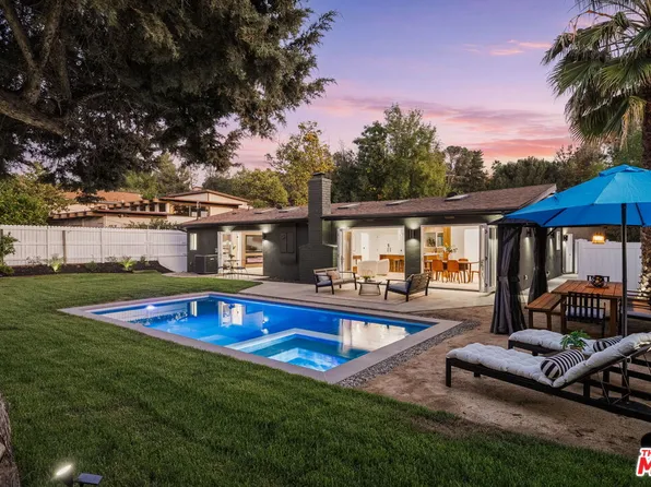 22649 Mulholland Dr, Woodland Hills, CA 91364