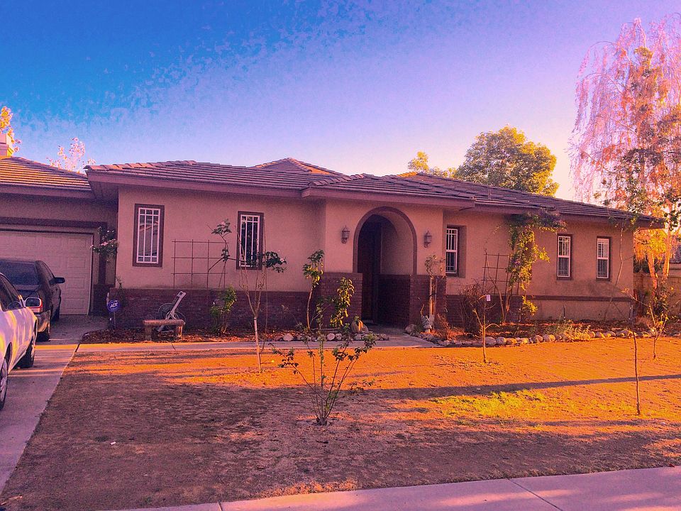 1st image of 734 Charleston Dr