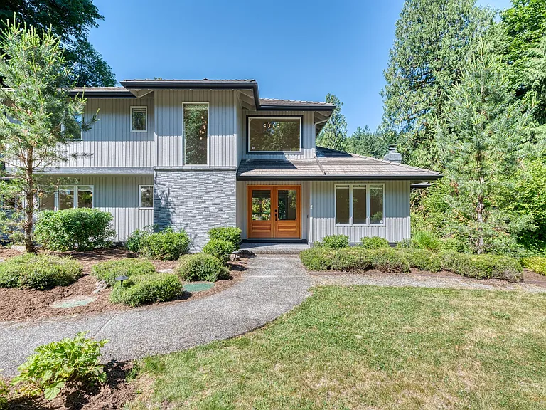 Grand Double Front door Entry with plenty of natural light