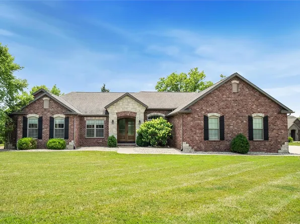 3022 Croatia Dr, Columbia, IL 62236