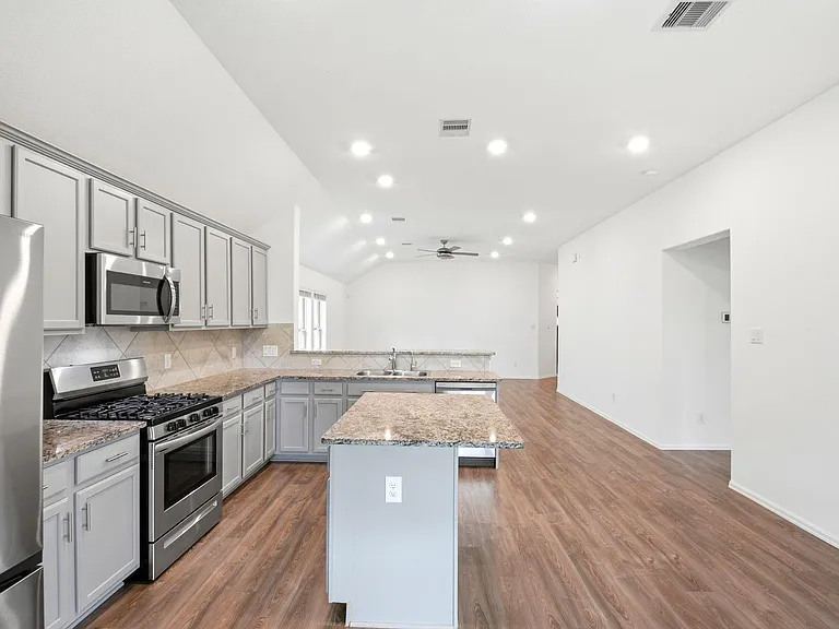 9327 Clearwater Bluff Ln — Photo 8