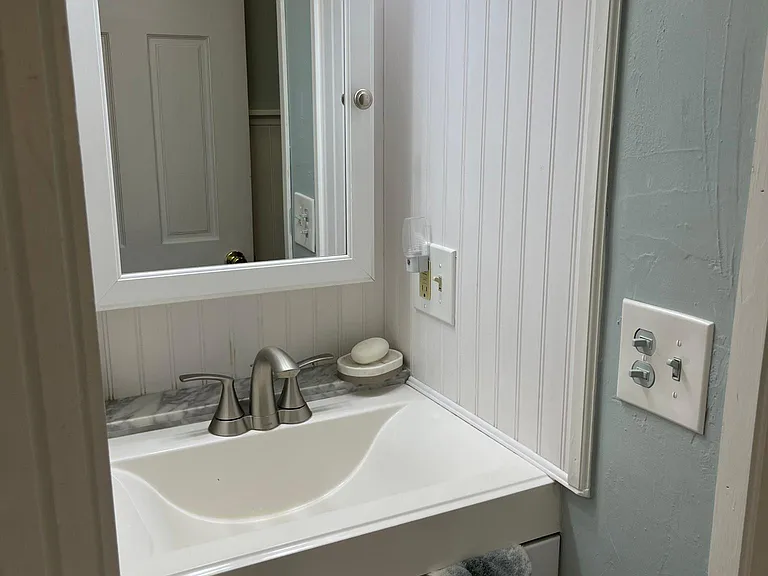 377 Third Beach Rd — Photo 6