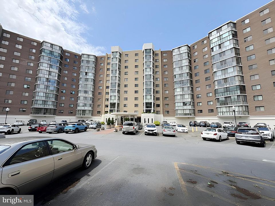 1st image of 15115 Interlachen Dr #3-902