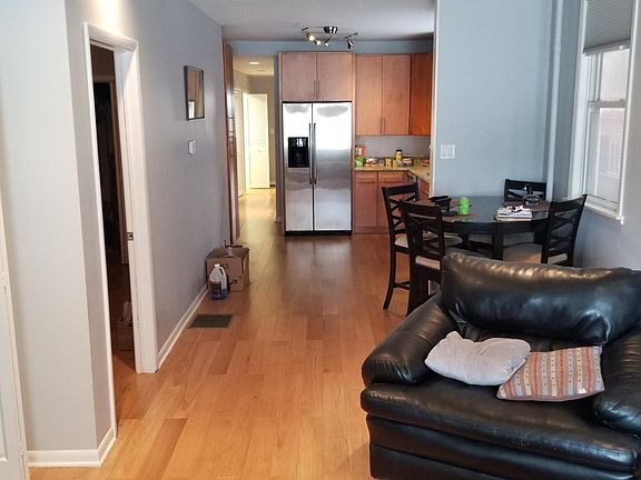 2nd image of 519 N Marshfield Ave APT 1