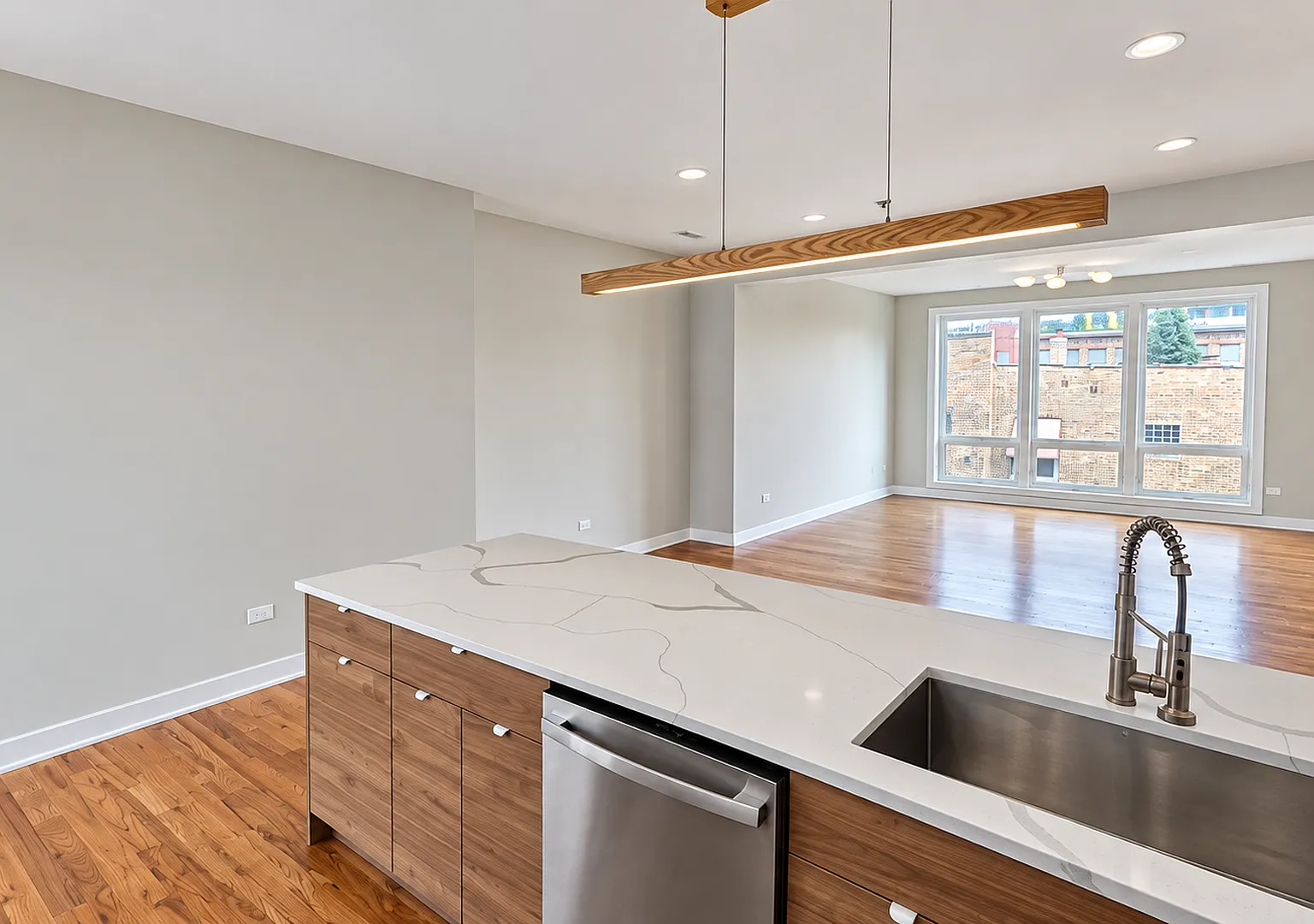 3 bed, 1200 sqft, $2,383 — Photo 3