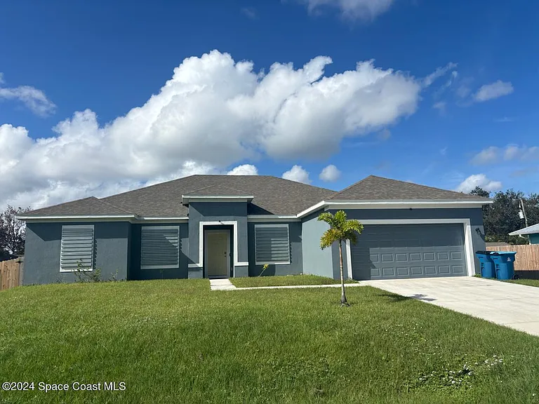647 Airoso Rd SE — Photo 1