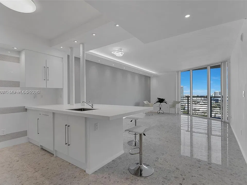 325 S Biscayne Blvd #4318