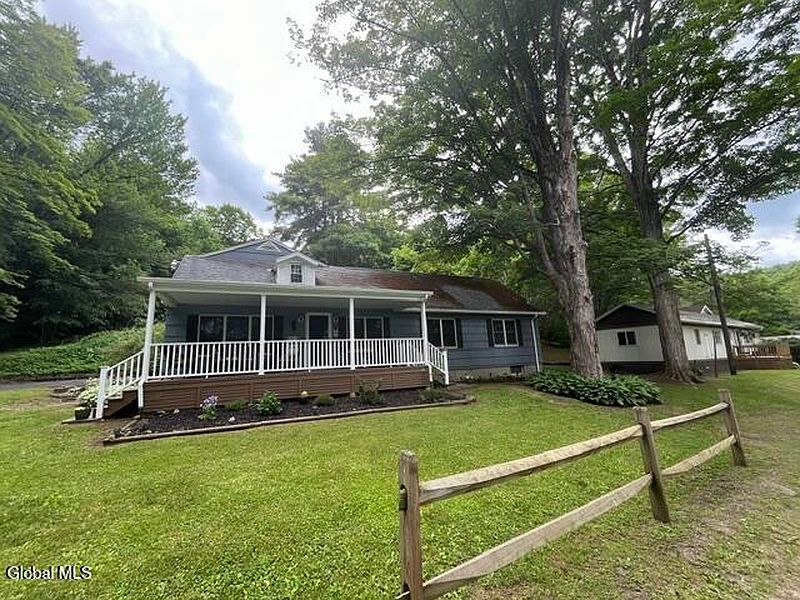 2nd image of 131 Lovers Leap Road