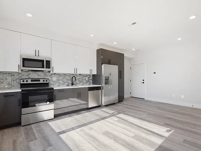 2326-28 N 9th St #201 — Photo 21