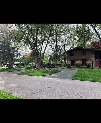 2nd image of 30050 Minglewood Ln