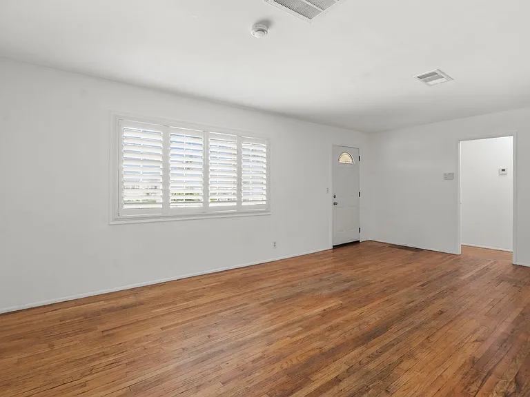 413 Adlena Dr — Photo 4