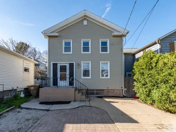 316 59th Pl, Kenosha, WI 53140