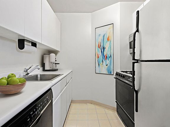 4th image of 112-01 Queens Blvd #12L