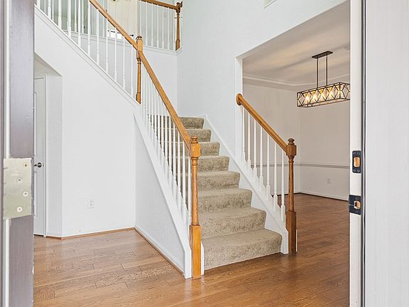 5th image of 721 Tyler Way