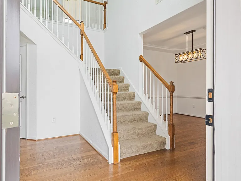 721 Tyler Way — Photo 5