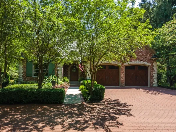 15 Sunset Rd, Bloomington, IL 61701