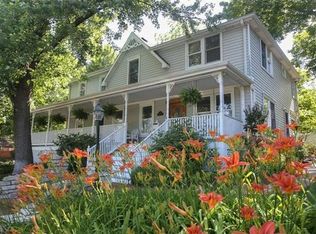 110 N Geyer Rd, Saint Louis, MO 63122