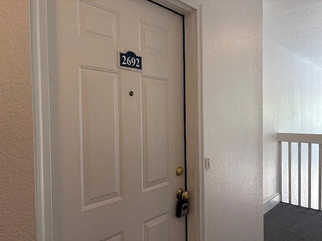 2 bed, 2.0 bath, 1094 sqft, $2,100 — Photo 2