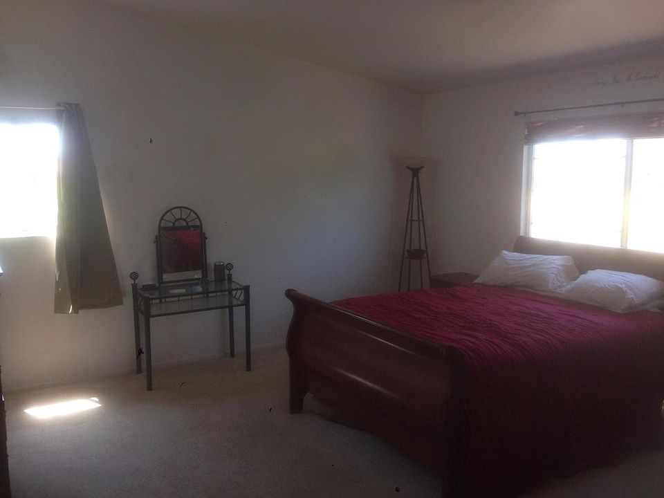 2nd image of 306 E York Ln