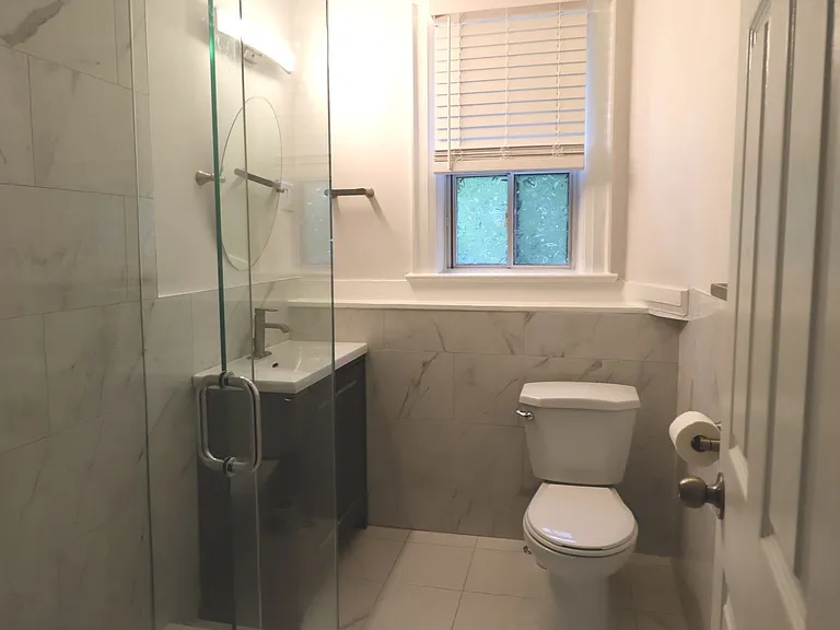 342 Eglinton Ave E — Photo 15