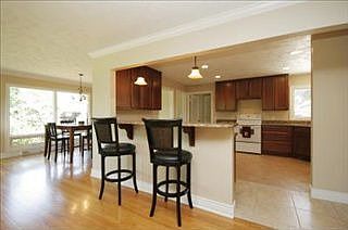 4th image of 4422 Woodhaven Dr
