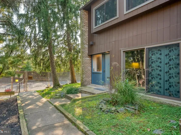 19 Penny Ln #19, Baltimore, MD 21209