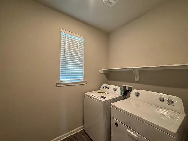 713 Lakeshore Village Dr — Photo 9
