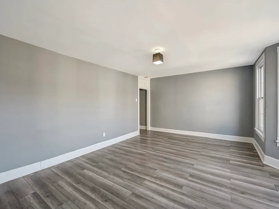 128 E Broad St #C