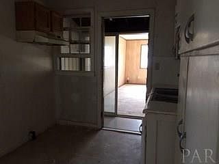 5th image of 109 Vaughn Ave