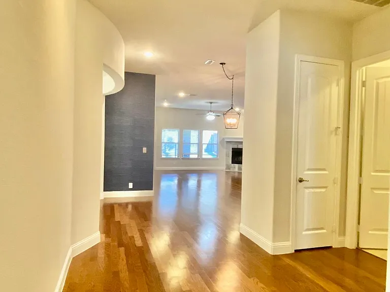 4404 Cherry Cv — Photo 34