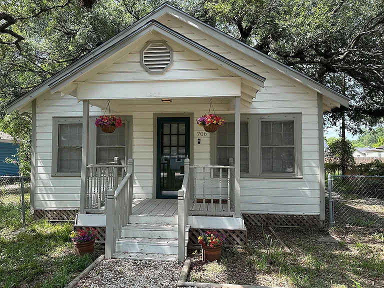 706 W Willis St — Photo 1