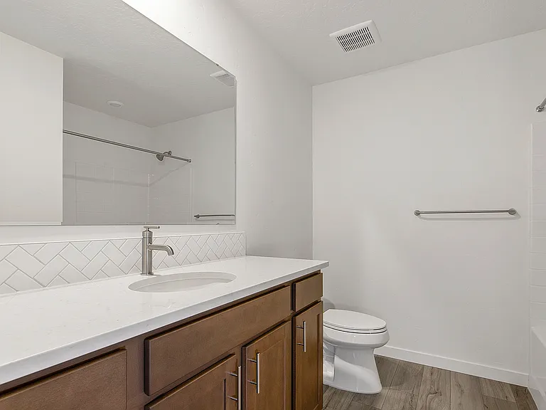 477 W Norwich St — Photo 24