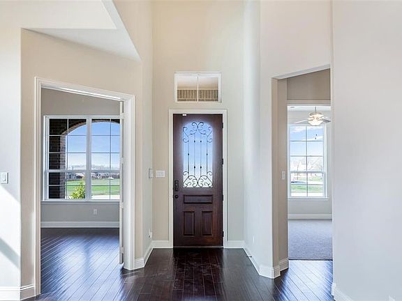 3rd image of 104 Colt Ln