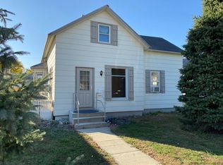 1018 W 3rd St, Redfield, SD 57469