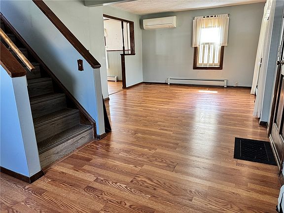 4th image of 94 Oakwood Ave