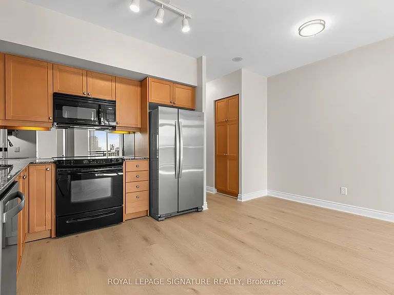1105 Leslie St #1408 — Photo 12